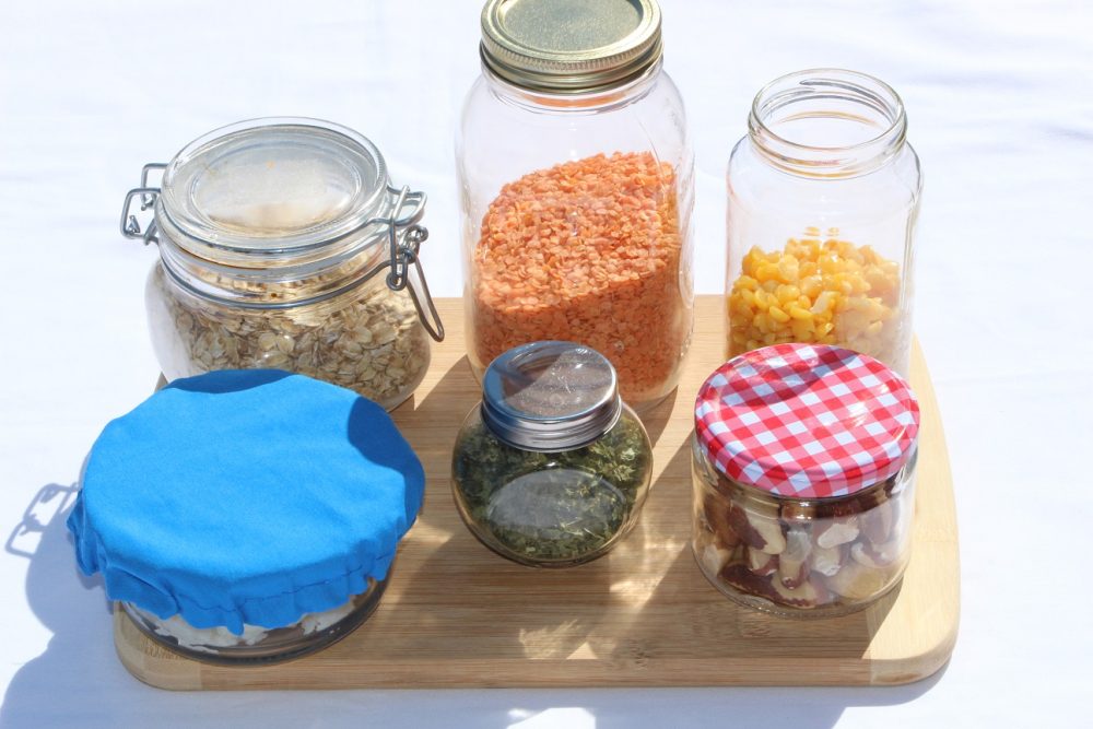 6 pots à usages différents.